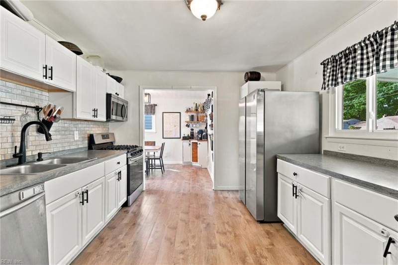 Photo 14 of 49 residential for sale in Virginia Beach virginia