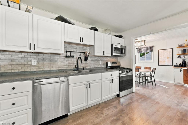 Photo 15 of 49 residential for sale in Virginia Beach virginia