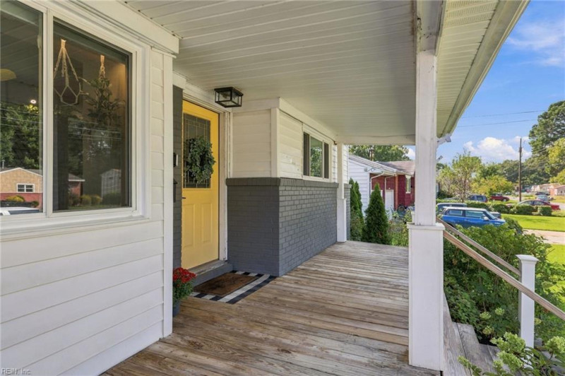 Photo 4 of 49 residential for sale in Virginia Beach virginia