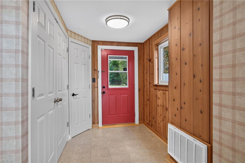 Photo 3 of 41 residential for sale in Suffolk virginia