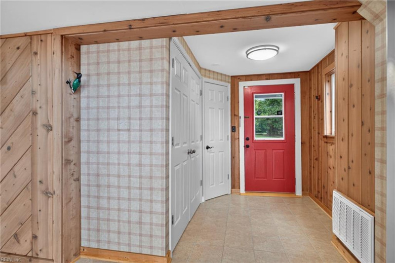 Photo 4 of 41 residential for sale in Suffolk virginia