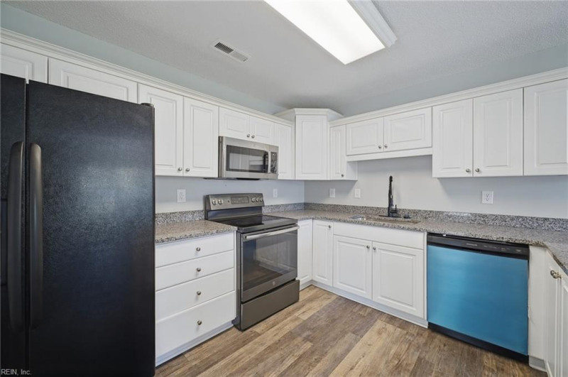 Photo 10 of 28 residential for sale in Suffolk virginia
