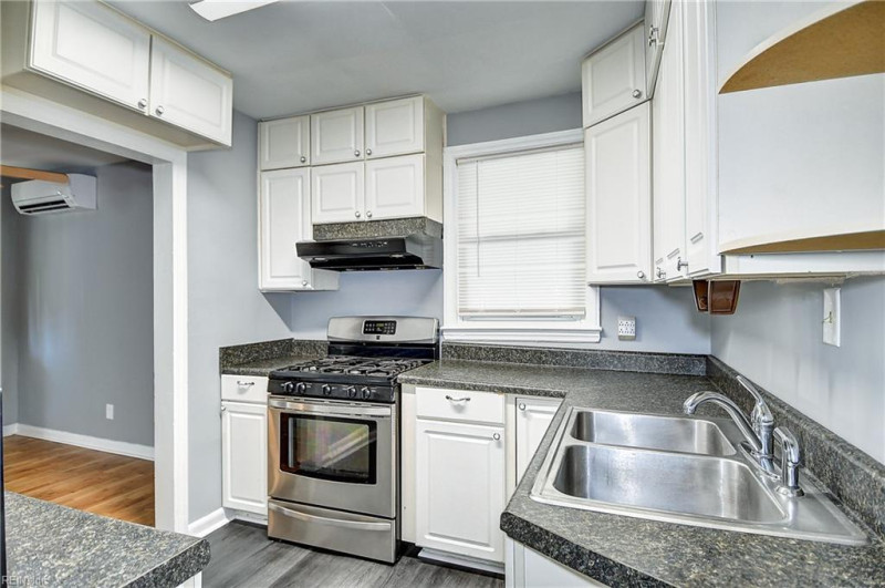Photo 17 of 42 residential for sale in Norfolk virginia