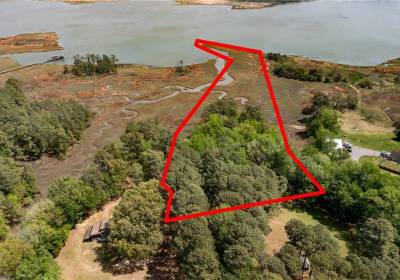9 Bay Farm Road, Isle of Wight County, VA 23314