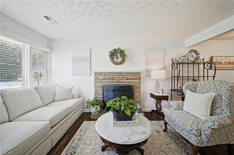 Photo 11 of 40 residential for sale in Chesapeake virginia