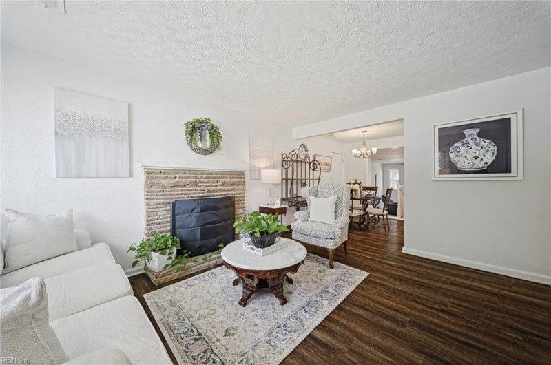Photo 12 of 40 residential for sale in Chesapeake virginia