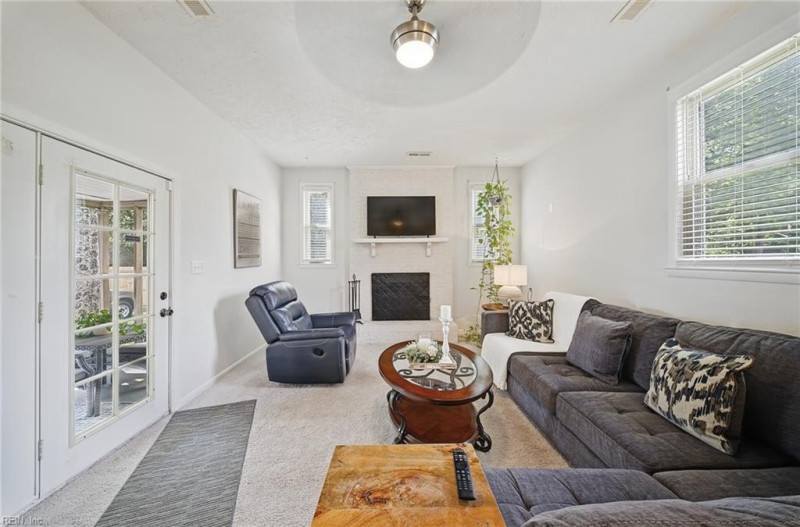 Photo 15 of 40 residential for sale in Chesapeake virginia