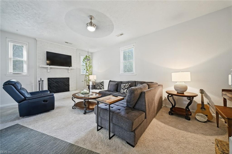 Photo 16 of 40 residential for sale in Chesapeake virginia