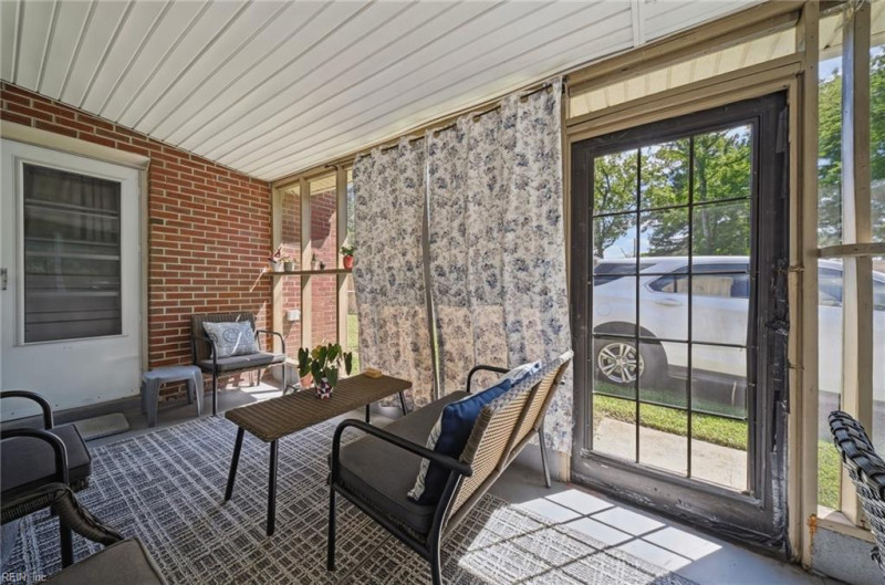 Photo 18 of 40 residential for sale in Chesapeake virginia