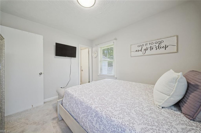 Photo 22 of 40 residential for sale in Chesapeake virginia