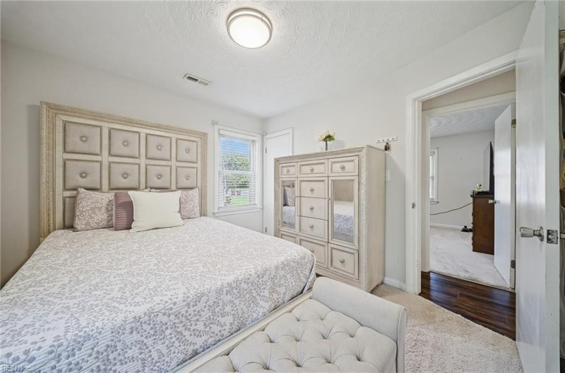 Photo 23 of 40 residential for sale in Chesapeake virginia