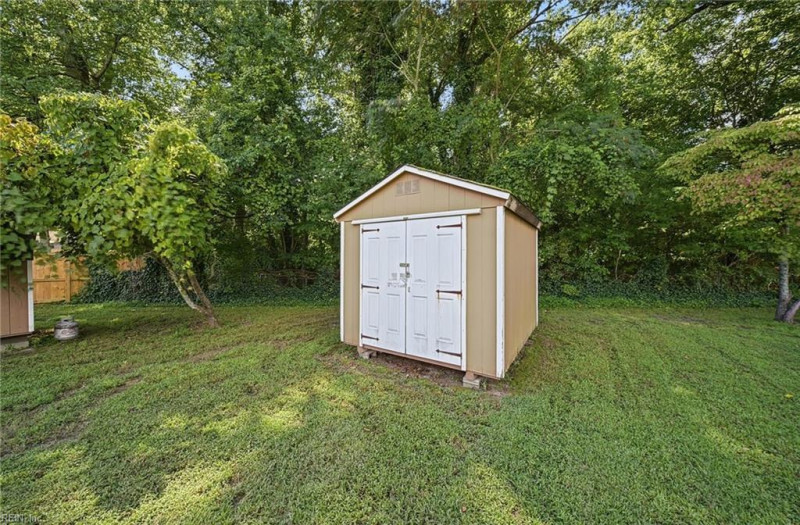 Photo 30 of 40 residential for sale in Chesapeake virginia