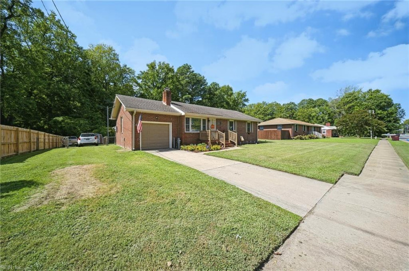 Photo 4 of 40 residential for sale in Chesapeake virginia