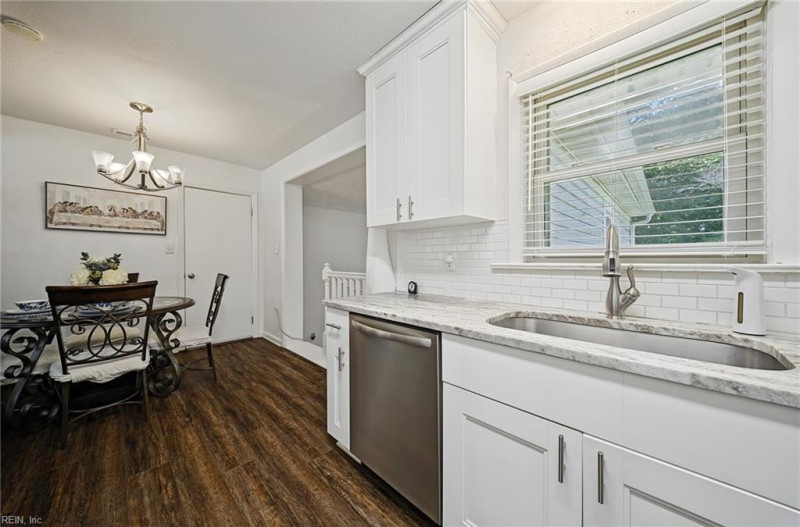 Photo 5 of 40 residential for sale in Chesapeake virginia