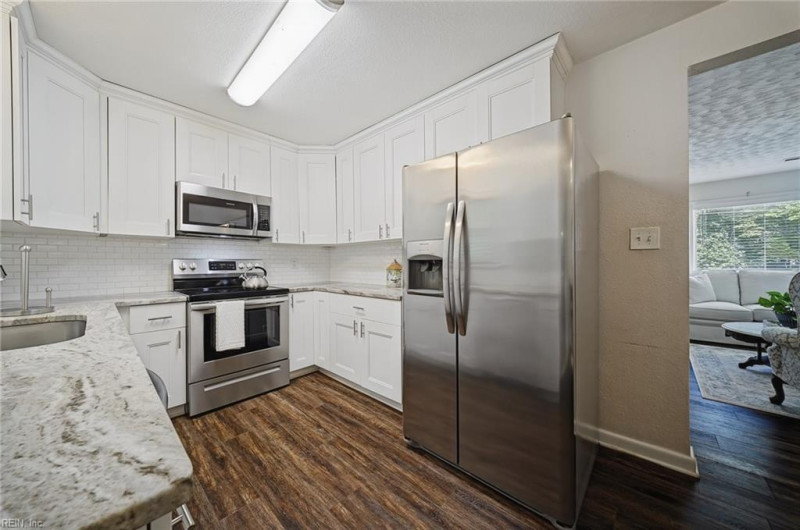 Photo 6 of 40 residential for sale in Chesapeake virginia