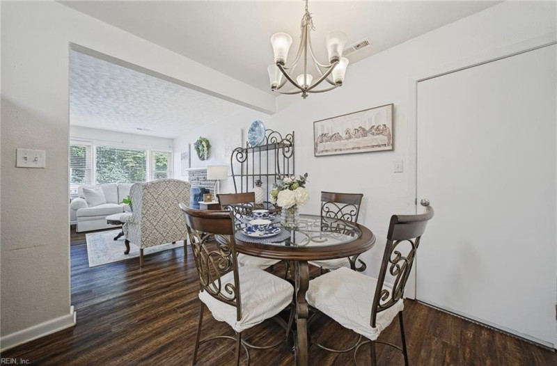 Photo 8 of 40 residential for sale in Chesapeake virginia