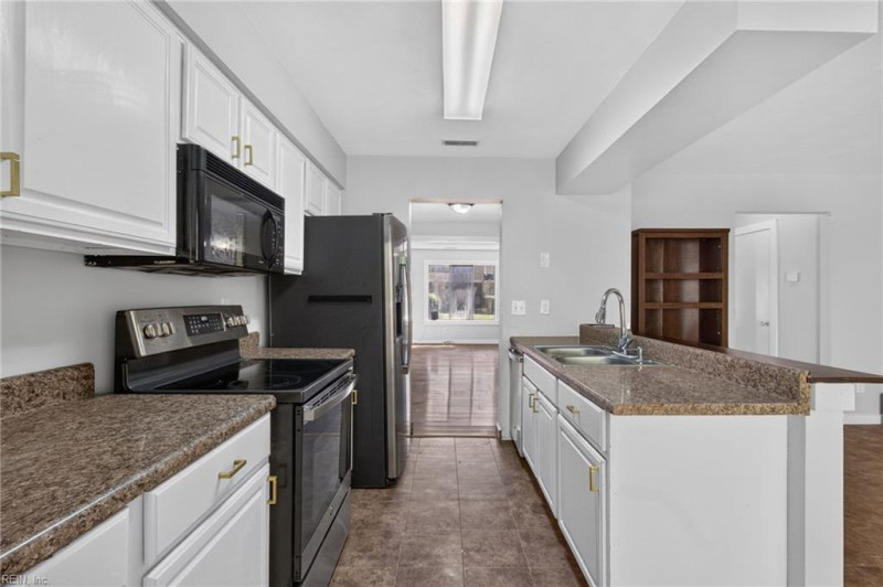 Photo 14 of 44 residential for sale in Newport News virginia