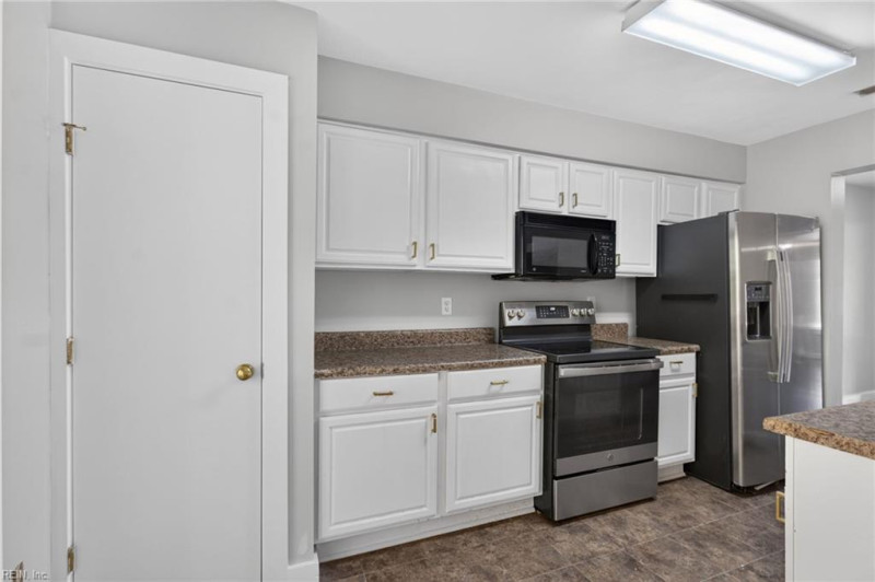 Photo 15 of 44 residential for sale in Newport News virginia