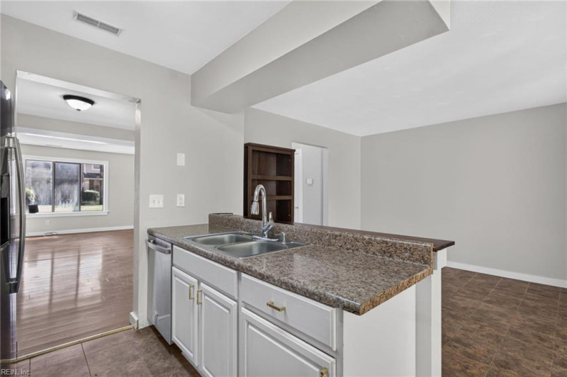 Photo 16 of 44 residential for sale in Newport News virginia