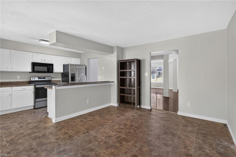 Photo 18 of 44 residential for sale in Newport News virginia