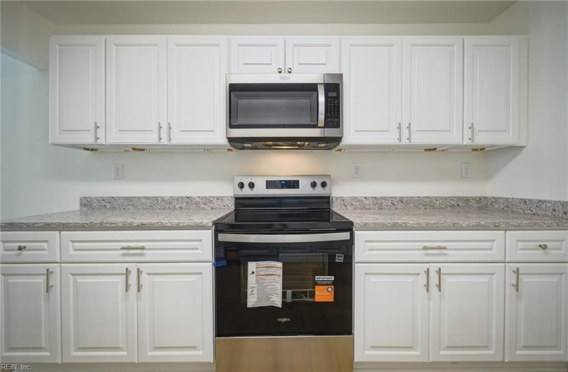 Photo 10 of 31 residential for sale in Chesapeake virginia