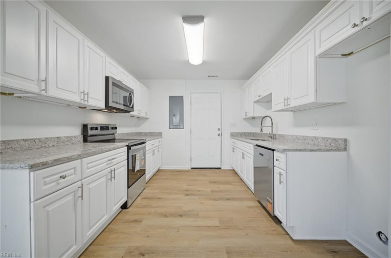 Photo 11 of 31 residential for sale in Chesapeake virginia