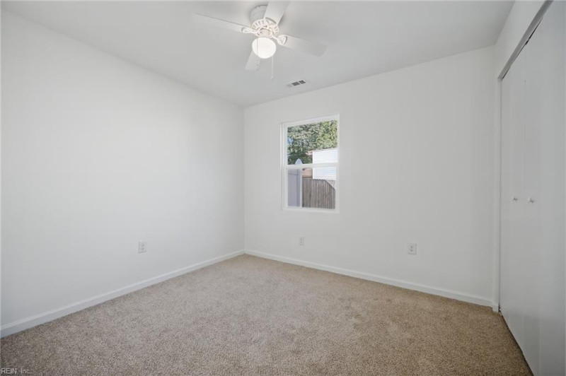 Photo 12 of 31 residential for sale in Chesapeake virginia