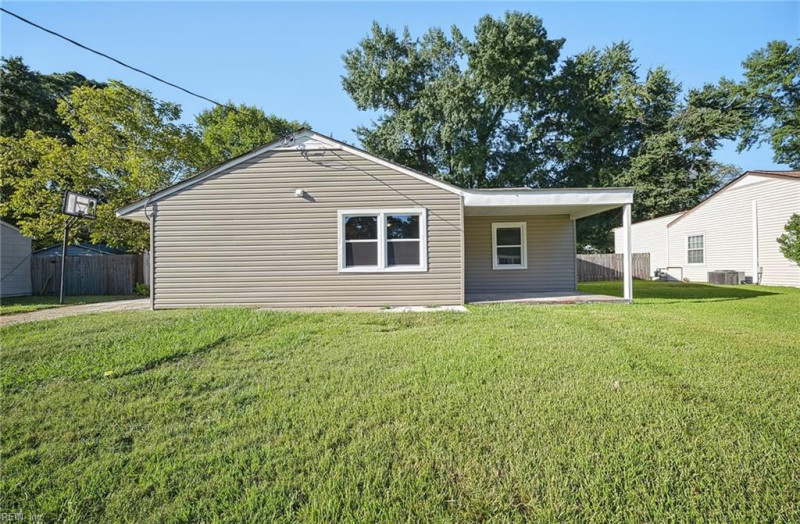 Photo 2 of 31 residential for sale in Chesapeake virginia