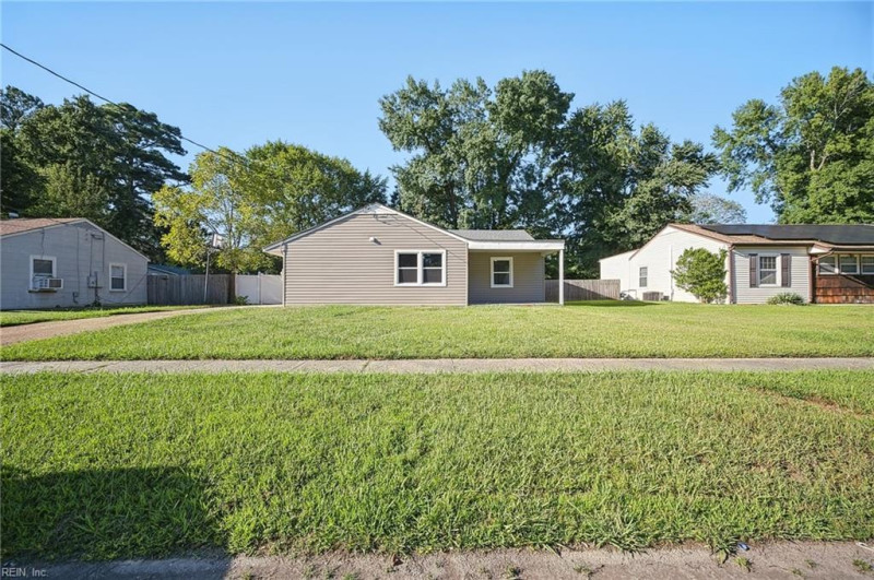Photo 4 of 31 residential for sale in Chesapeake virginia
