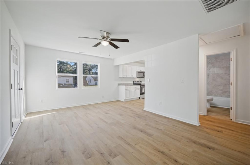 Photo 5 of 31 residential for sale in Chesapeake virginia