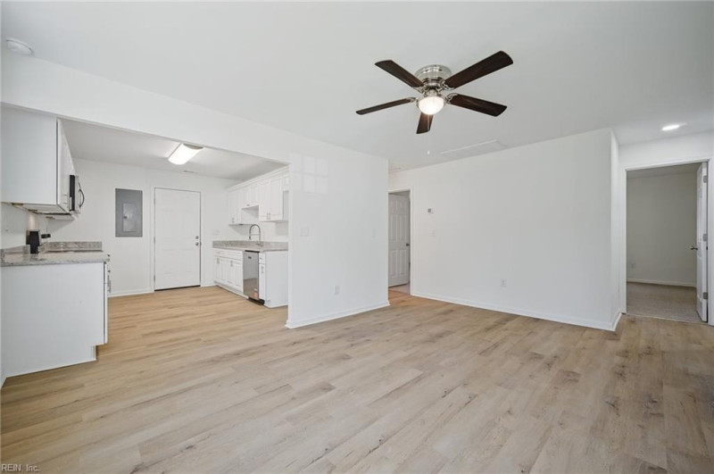 Photo 6 of 31 residential for sale in Chesapeake virginia