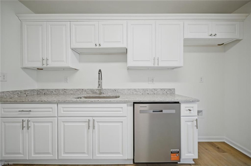 Photo 9 of 31 residential for sale in Chesapeake virginia