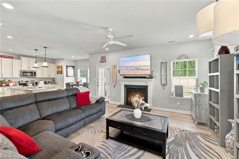 Photo 12 of 34 residential for sale in Suffolk virginia