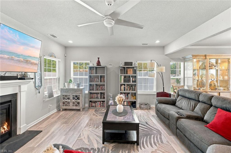 Photo 15 of 34 residential for sale in Suffolk virginia