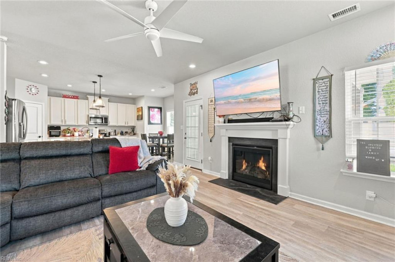 Photo 16 of 34 residential for sale in Suffolk virginia