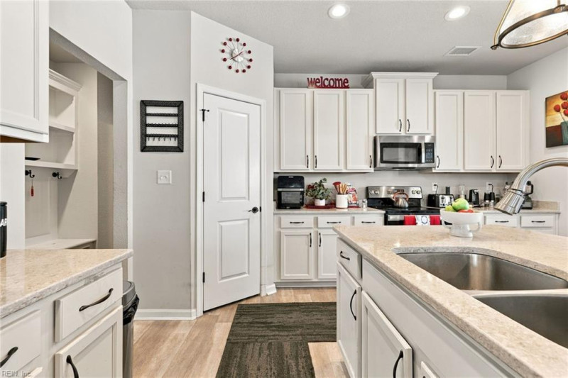 Photo 9 of 34 residential for sale in Suffolk virginia