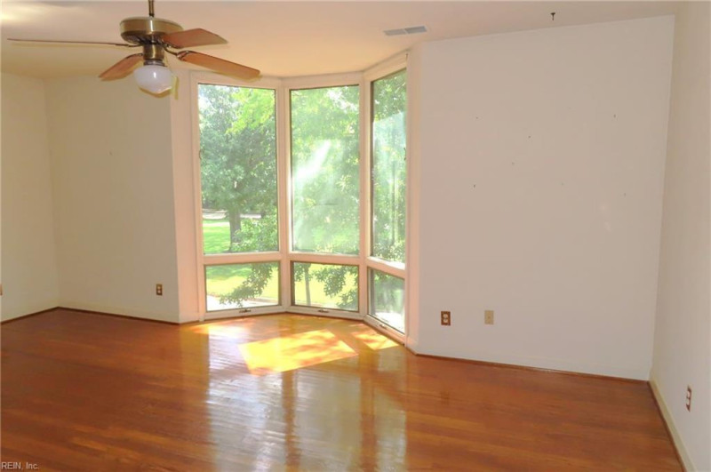 Photo 12 of 33 residential for sale in Norfolk virginia