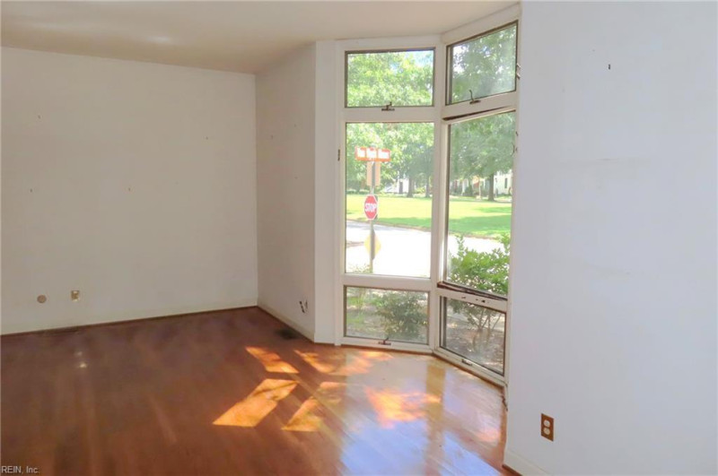 Photo 13 of 33 residential for sale in Norfolk virginia