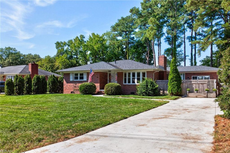 Photo 12 of 42 residential for sale in Virginia Beach virginia