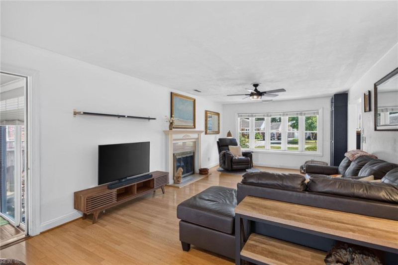 Photo 4 of 42 residential for sale in Virginia Beach virginia