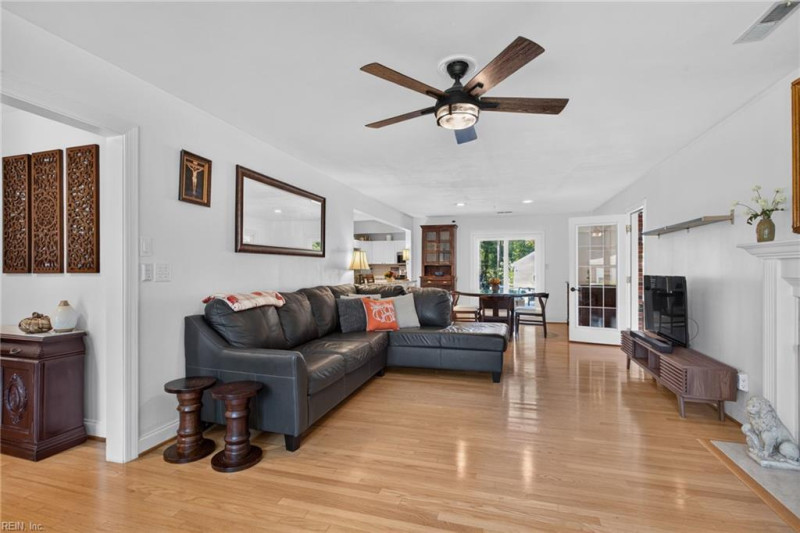 Photo 5 of 42 residential for sale in Virginia Beach virginia