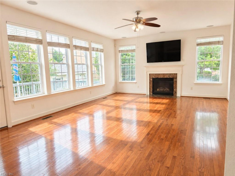 Photo 16 of 43 residential for sale in Chesapeake virginia