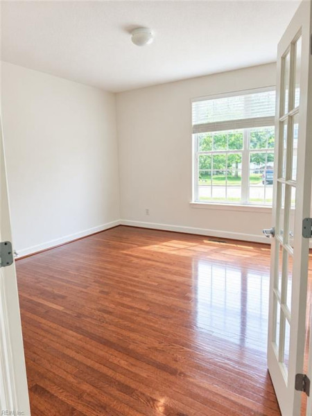 Photo 8 of 43 residential for sale in Chesapeake virginia