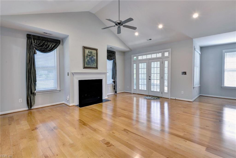 Photo 5 of 45 residential for sale in James City County virginia