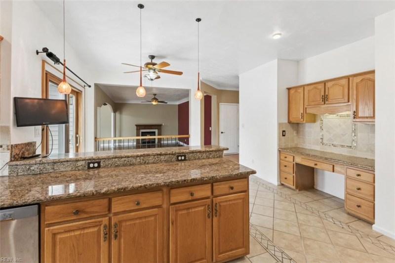 Photo 16 of 28 residential for sale in Chesapeake virginia