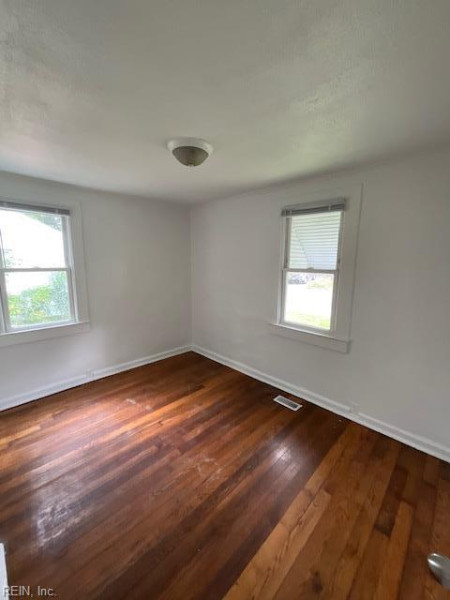 Photo 4 of 15 residential for sale in Portsmouth virginia