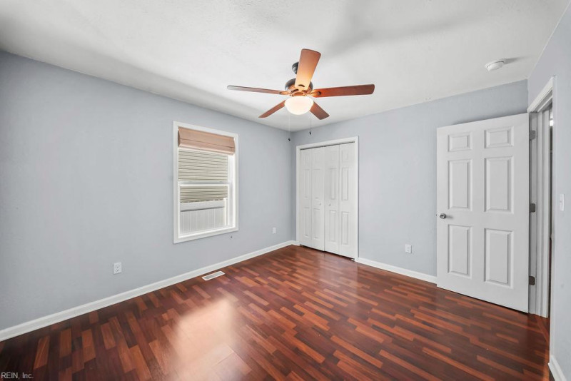 Photo 11 of 26 residential for sale in Hampton virginia