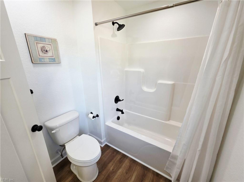 Photo 16 of 31 residential for sale in Suffolk virginia