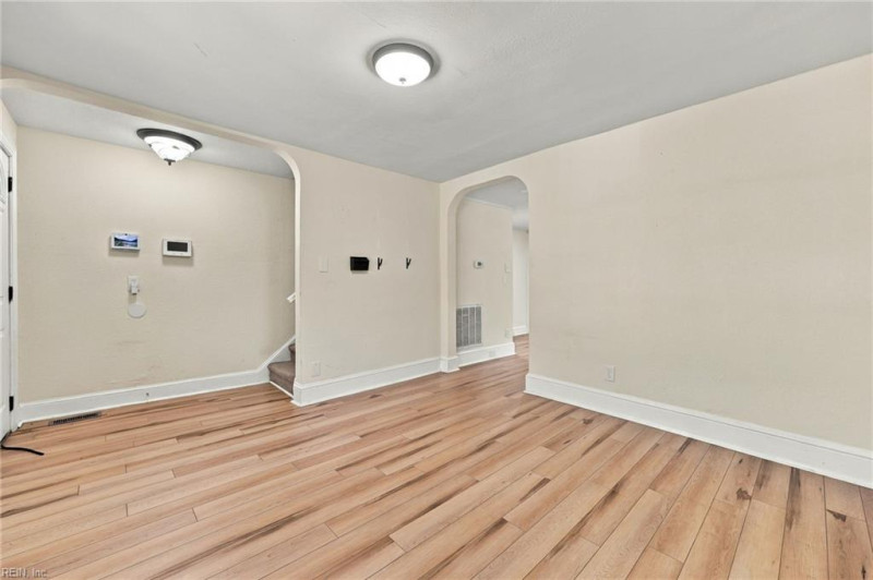 Photo 12 of 33 residential for sale in Norfolk virginia