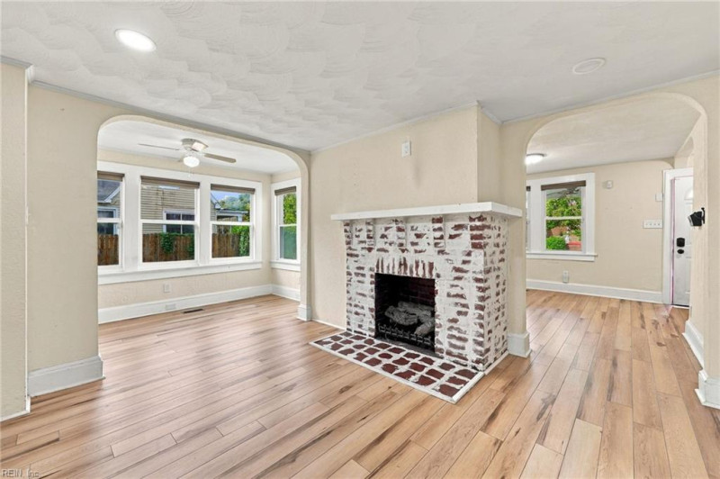 Photo 13 of 33 residential for sale in Norfolk virginia